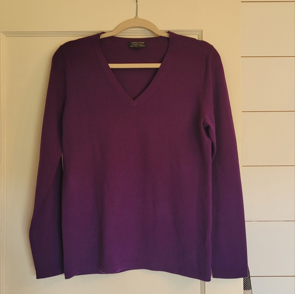 Lord and Taylor vneck sweater